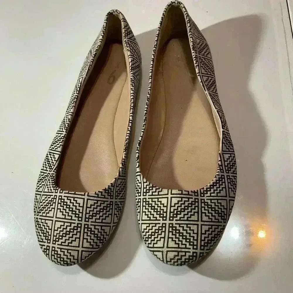 Mix No.6 slip-on flats size 6.5